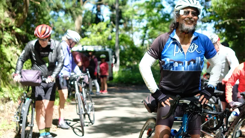 English-speaking cyclist receiving support for a Hokkaido tour